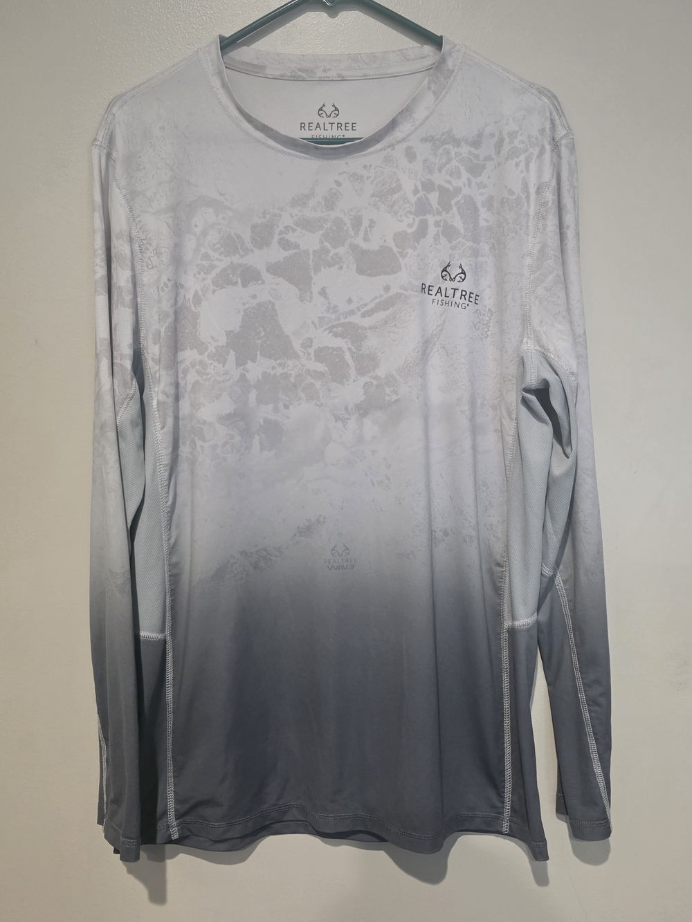 Realtree Fishing Men's Long Sleeve Fade Ombre Performance Shirt Gray/White